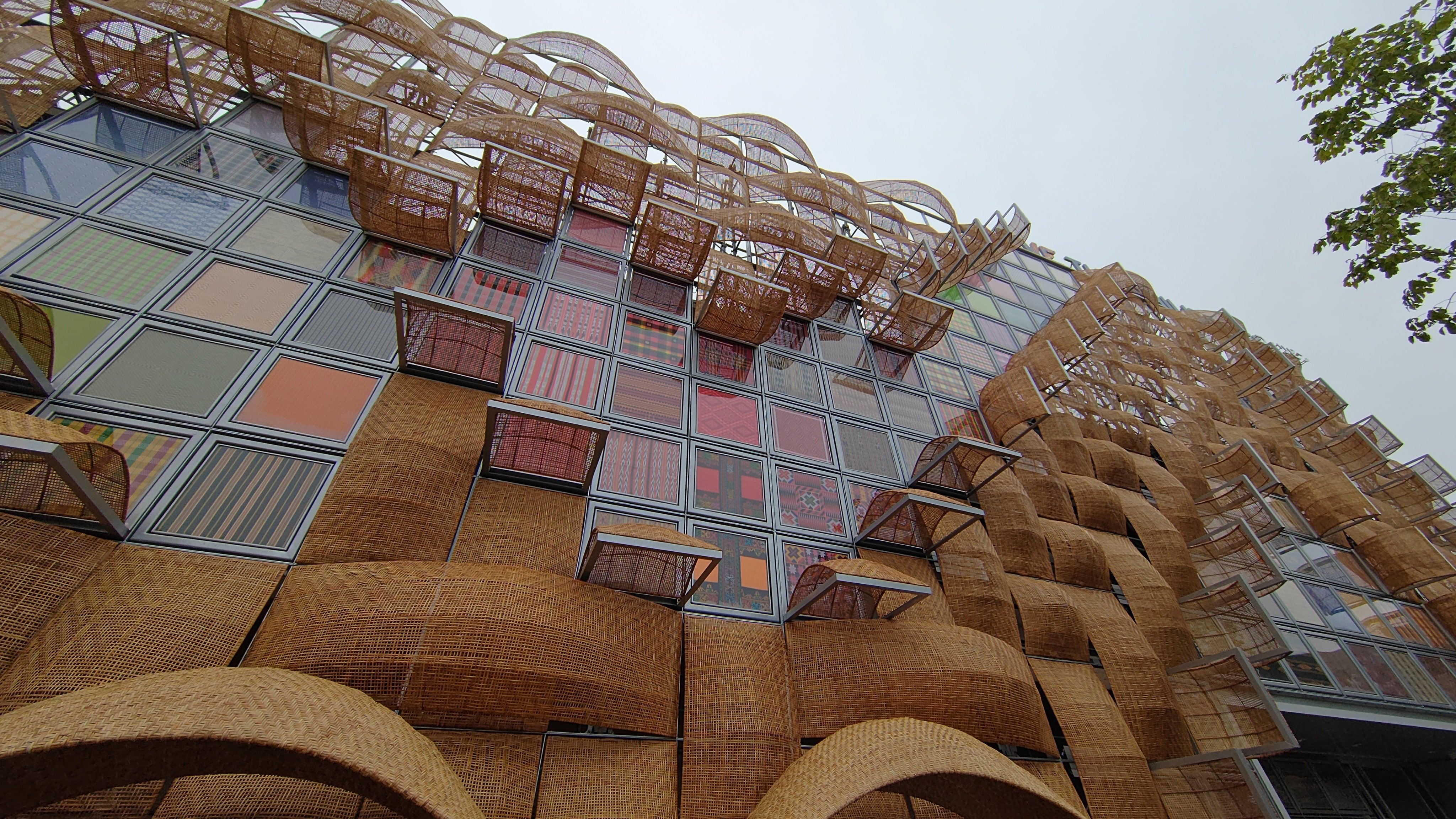 万博】フィリピンパビリオン/心くすぐる織物アート作品｜mochipさんぽ