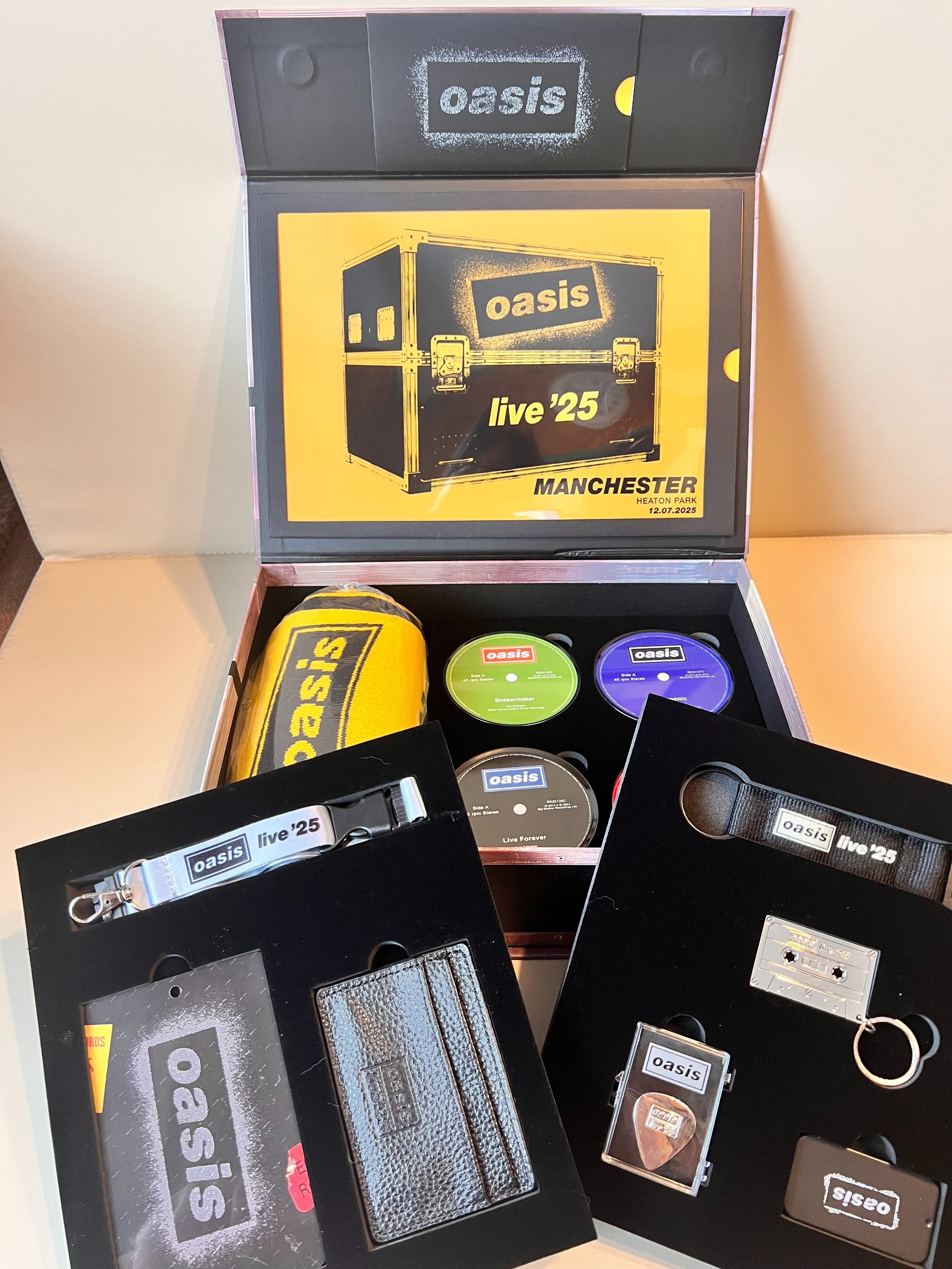 oasis live '25 VIP ボックス おまけ付 Box 2025グッズ oasis live '25
