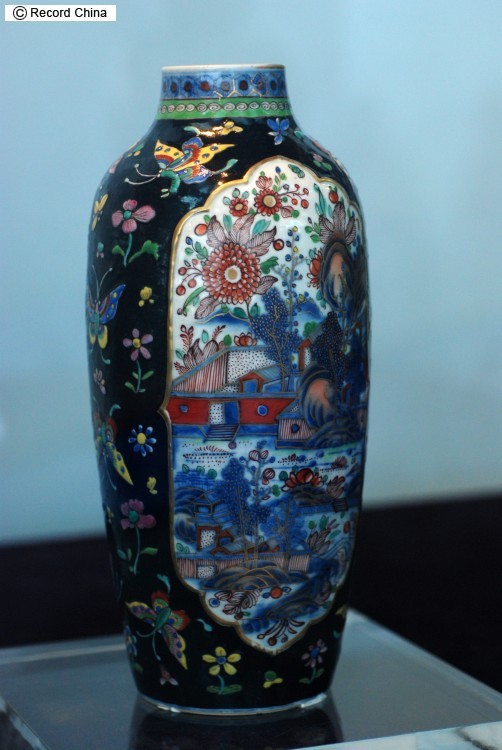 英のオークション、清代花瓶に中国人が大挙して応札！流出美術品