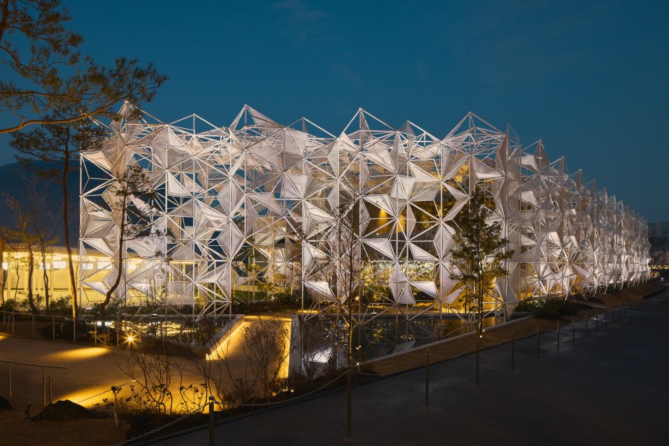 カルティエが「ウーマンズ パビリオン」を共同出展している 2025年大阪