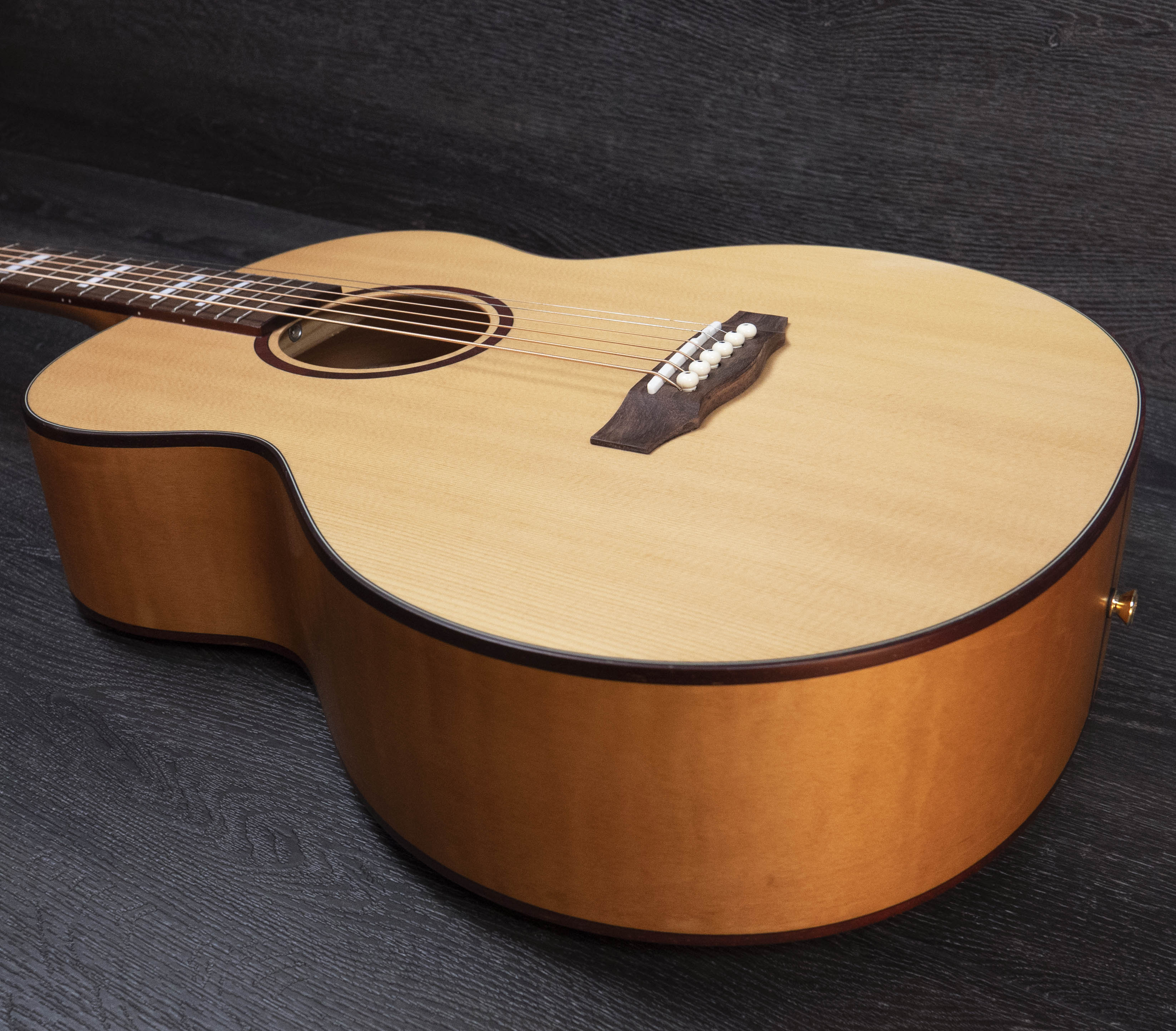 Guild Jumbo Junior Reserve Electro-Acoustic, Solid Spruce Top