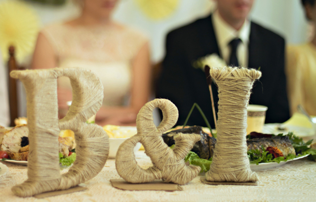 イニシャルオブジェって？結婚式での使い方＆先輩カップルのアレンジ