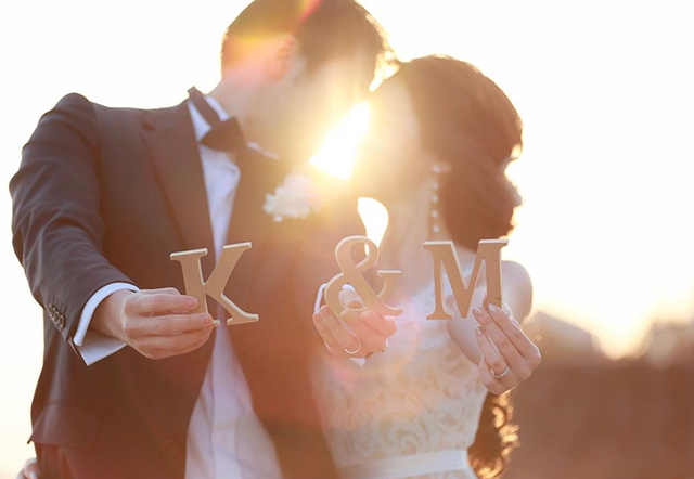 イニシャルオブジェって？結婚式での使い方＆先輩カップルのアレンジ