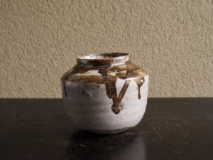 李朝染付龍文壺 | 古美術いもと