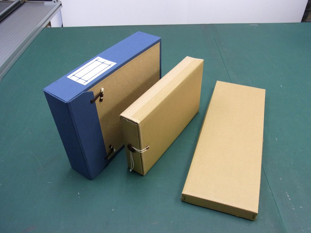 額の箱～ダンボール箱、高級布貼りタトウ箱、作品収納用の化粧箱を1個