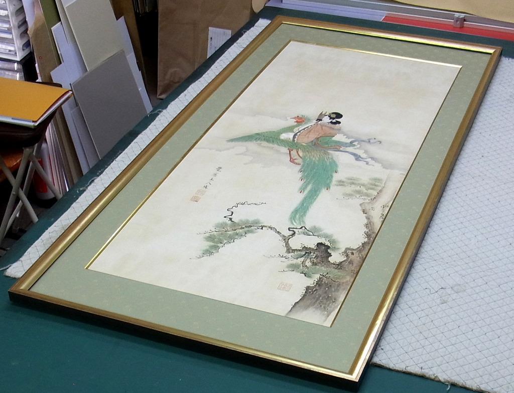 掛軸を額装仕立てに変えると、とても飾りやすくなります。｜アートおおがき