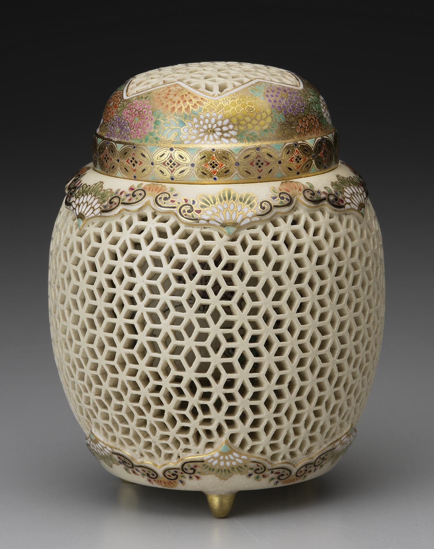 十五代 沈壽官『 薩摩麻葉総透香爐（さつまあさばそうすかしこうろ