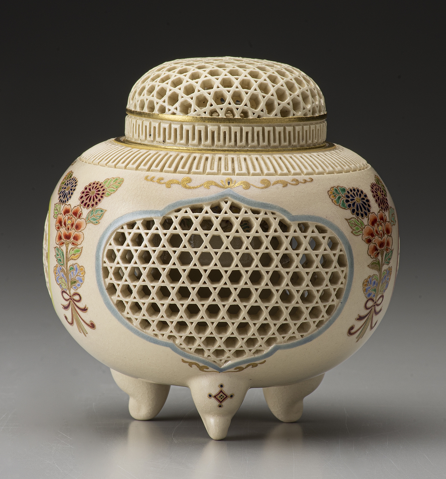 十五代 沈壽官『 薩摩籠目透香爐（さつまかごめすかしこうろ