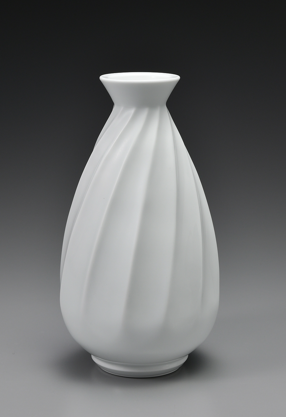 井上萬二『 白磁渦文 花瓶』 | 陶芸作品（作家特選） | 日経アート