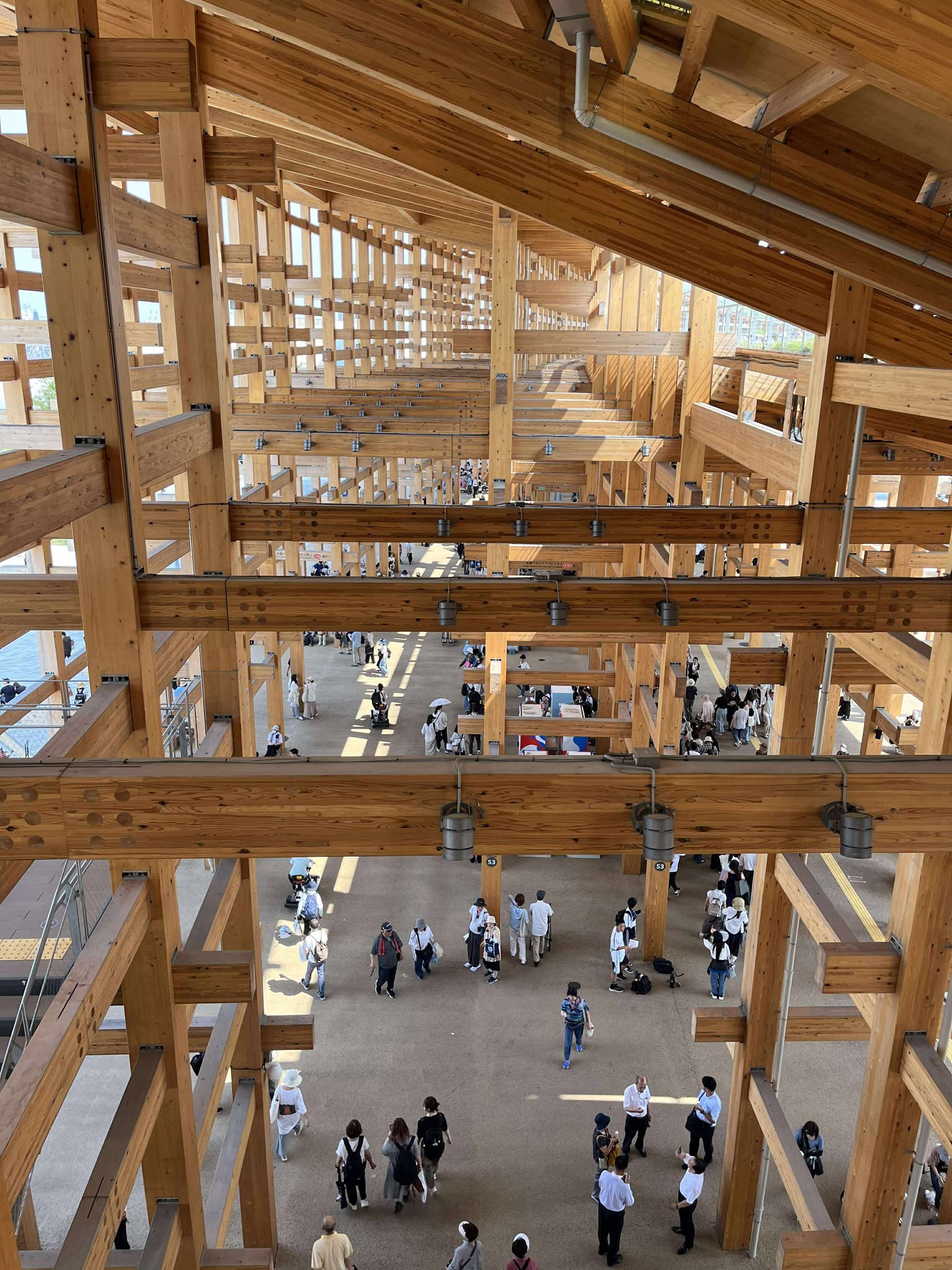 大阪・関西万博レポ】世界最大の木造建造物「大屋根リング」を起点に