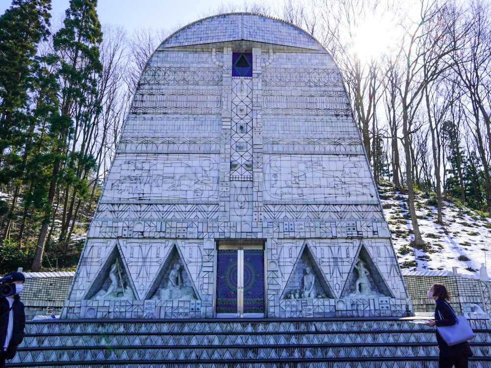 街のアート】高さ12.9メートルをほこる「九谷焼ビッグモニュメント」が