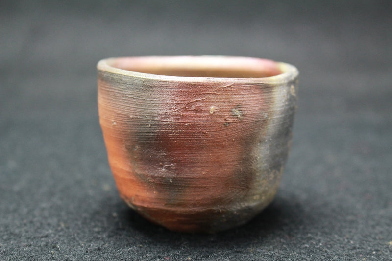 24722 人間国宝 荒川豊蔵 (備前酒盃 備前英助窯にて焼く) ARAKAWA