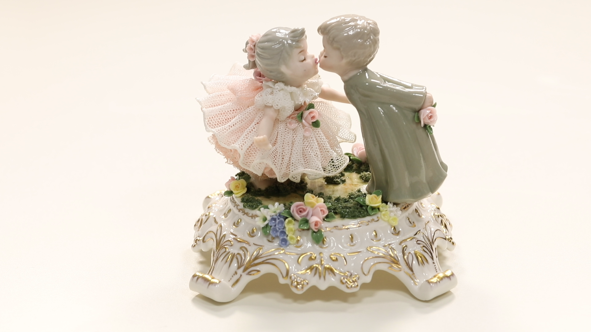 ヨーロピアン陶芸（レースドール、陶器人形、陶花などの制作）｜Art Quick