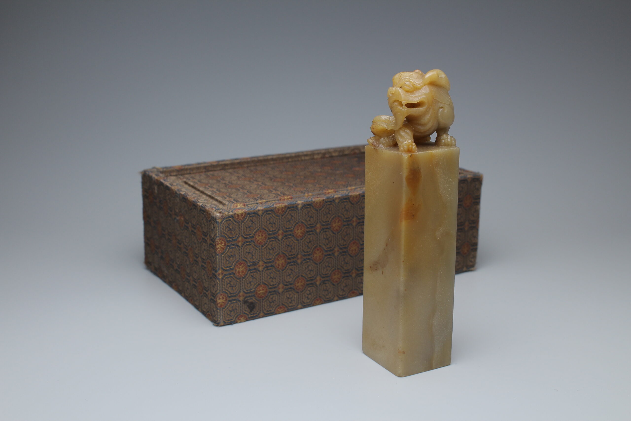 56 ラオス石 手彫り 瑞獣 高級 印材 印石 篆刻 書道 落款 関防 【公式