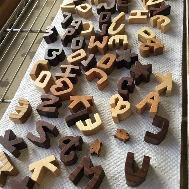 当店の人気雑貨、アルファベット・ブロックできました! - 木のおもちゃ