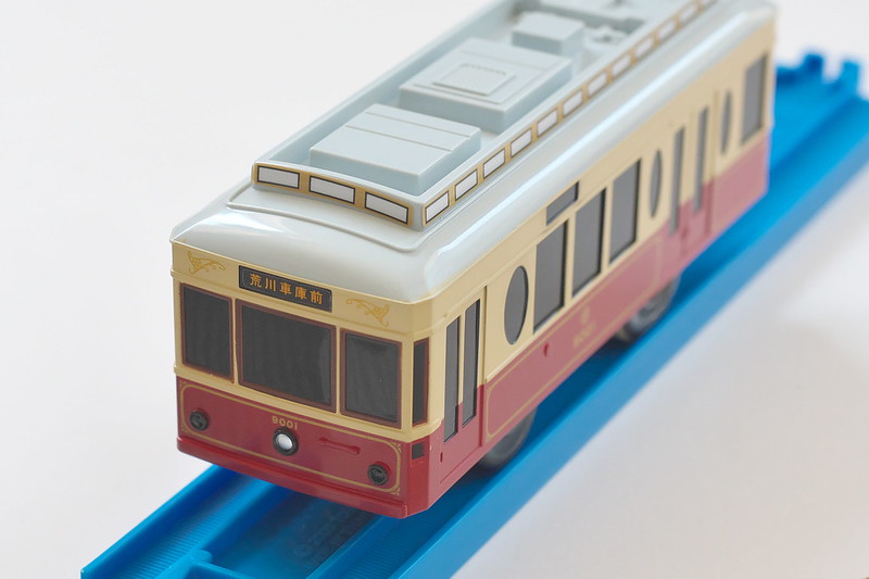 東京さくらトラム(都電荒川線)9000形(9001号車)のプラレールが発売開始
