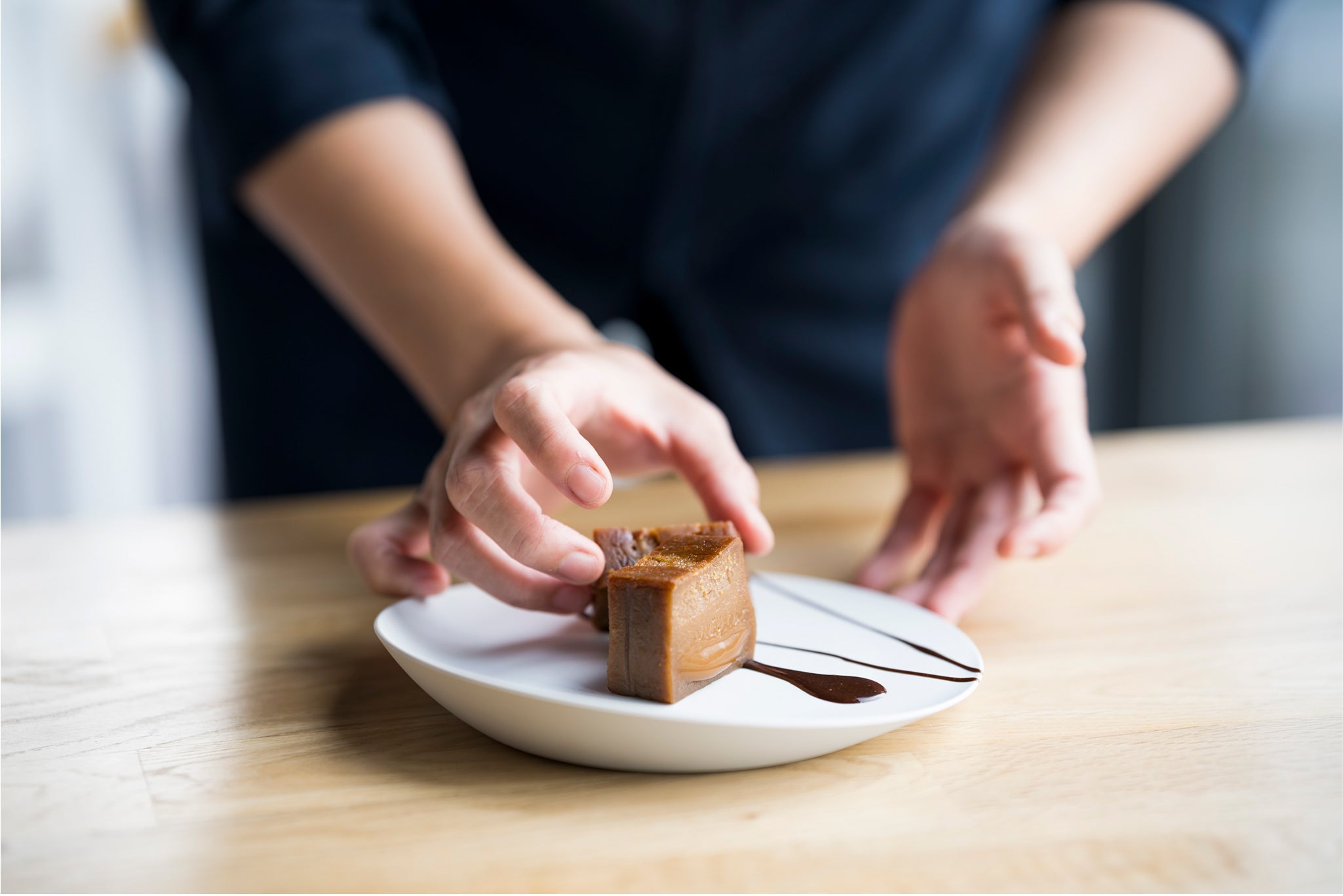 デザートで華やぐARAS小皿スロープ。Restaurant L'aubeシェフ