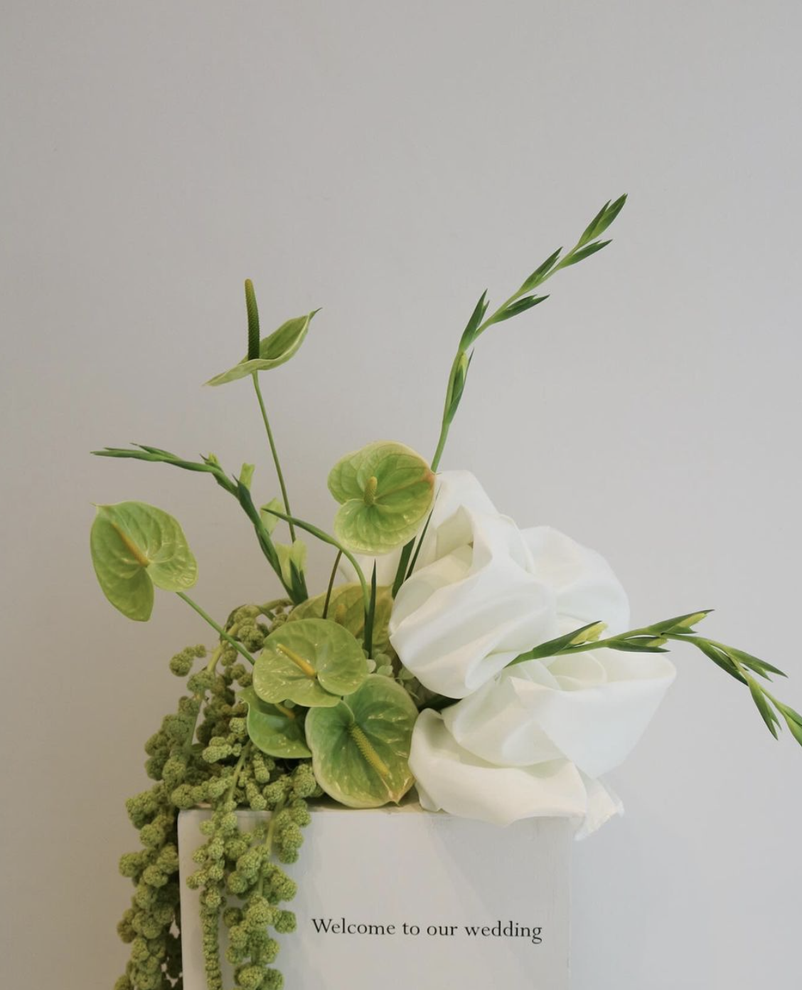 アマランサス”を使った流れるブーケがトレンド！花材にこだわる一癖装