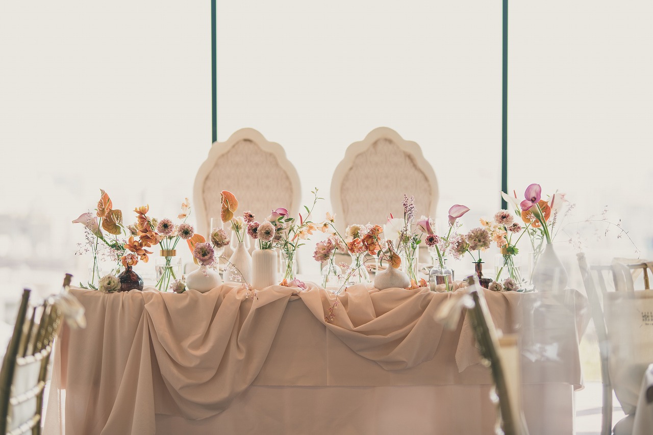 キーワードは抜け感と余白。シンプルおしゃれな高砂装花の実例7選