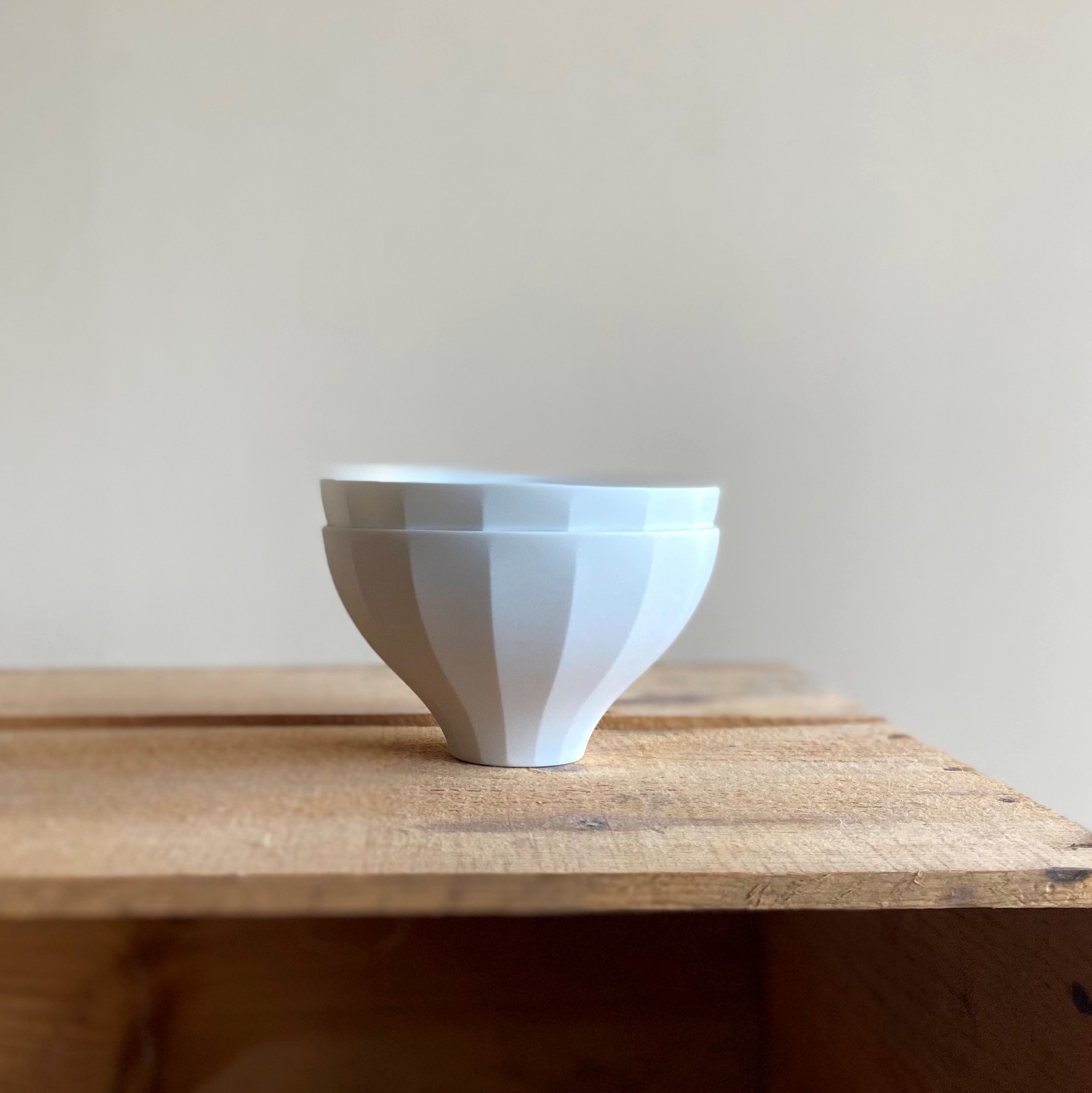 サステナブルな有田焼新陶土「天白」を使った、新シリーズ「apl」誕生