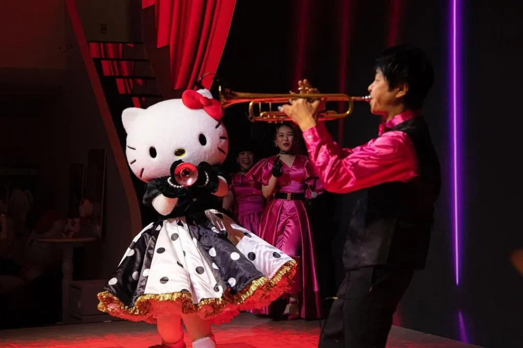 HELLO KITTY SHOW BOX | 【公式】淡路島西海岸 by PASONA