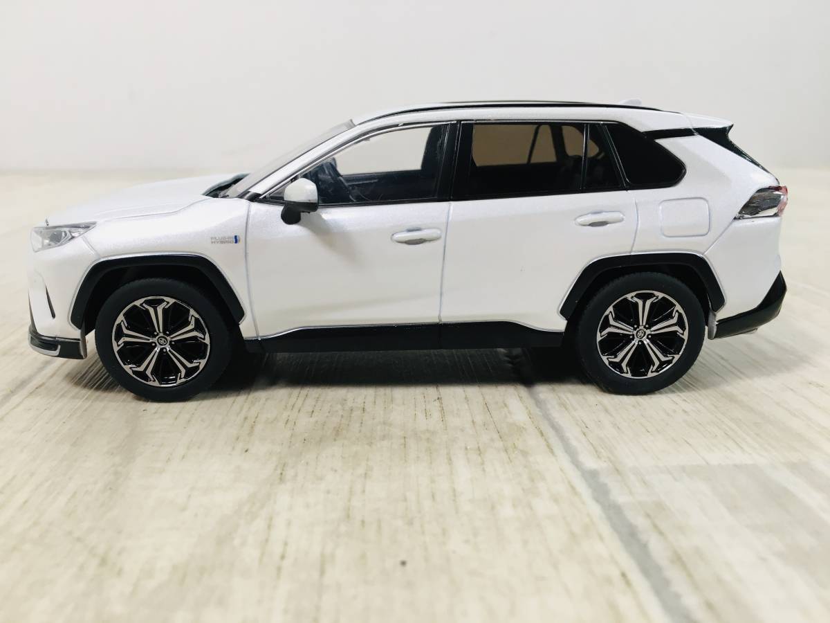 RAV4 PHV ミニカー ホワイトパール Amazon | 1/30 トヨタ 新型RAV4 PHV