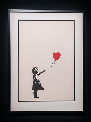 バンクシーの作品とアート性、人物像とは？ バンクシー展で知る、匿名