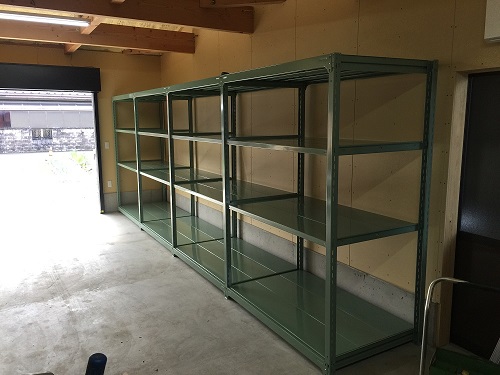 愛媛県】スチールラックをガレージに4台導入
