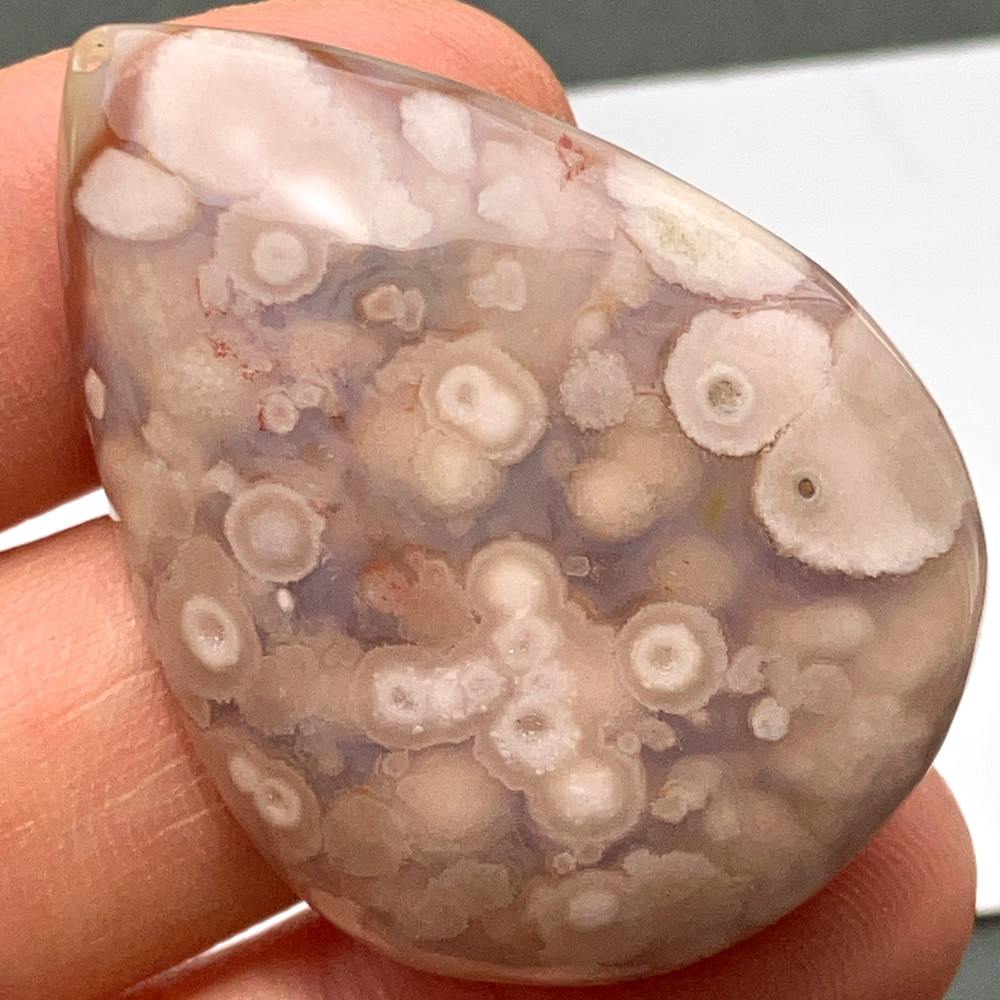 穴あき桜瑪瑙[295] 41x29mm 84Cts / 天然石ルース | Attic Natura