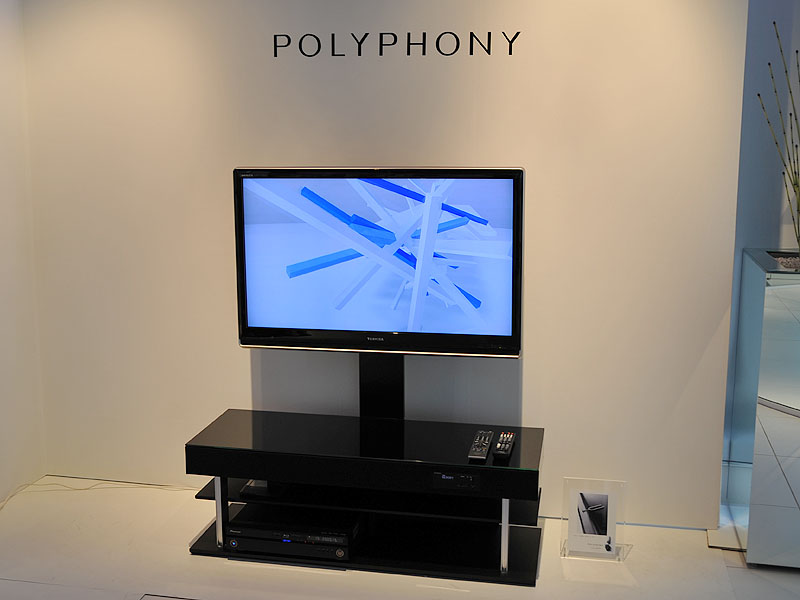 ヤマハ、サウンドプロジェクタ内蔵TVラック「POLYPHONY」