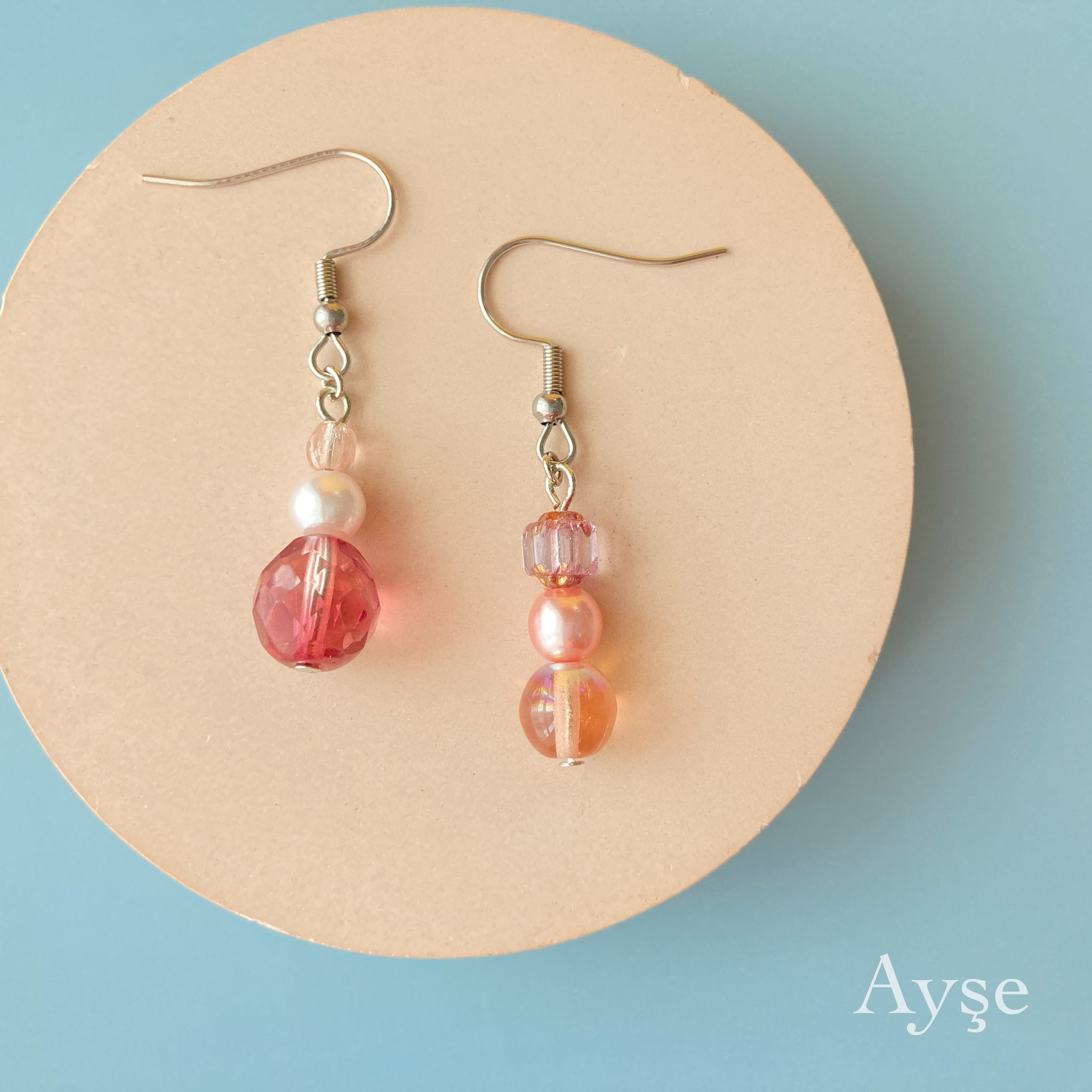 アシンメトリーチェコビーズピアス(pnk) – Ayse.accessory