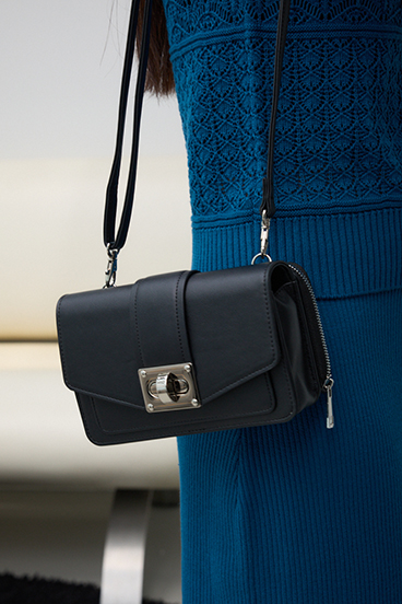 ターンロックフラップウォレットバッグ｜WOMEN｜250ISB55-143J｜AZUL