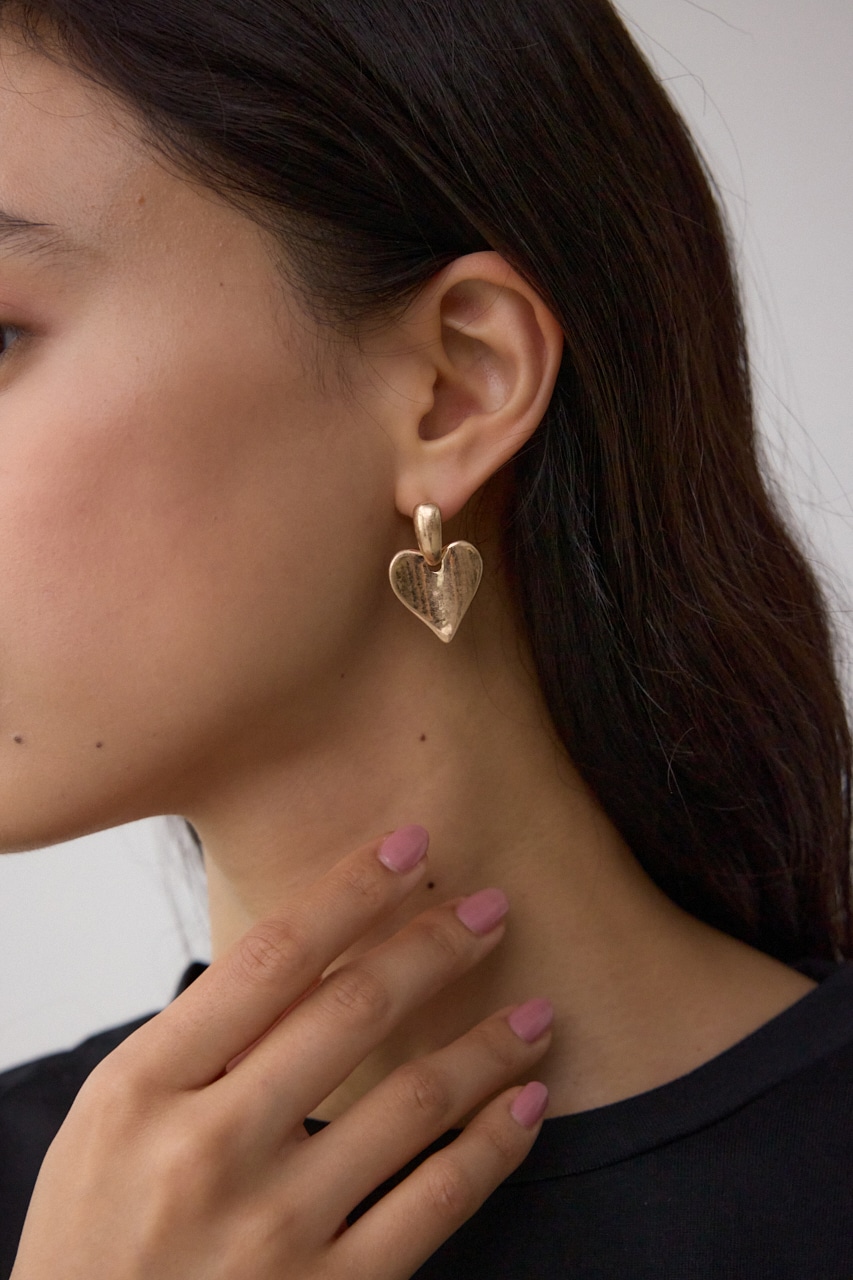 ハートモチーフスウィングピアス｜WOMEN｜250ISB56-536J｜AZUL BY