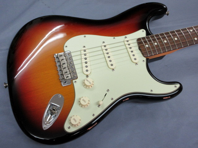 Fender American Vintage '62 Stratocaster Thin Lacquer 3CS / LINDY
