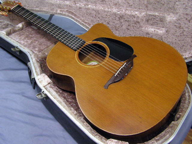 Lowden 0-10C 1994 – 神戸ギターショップ B-West