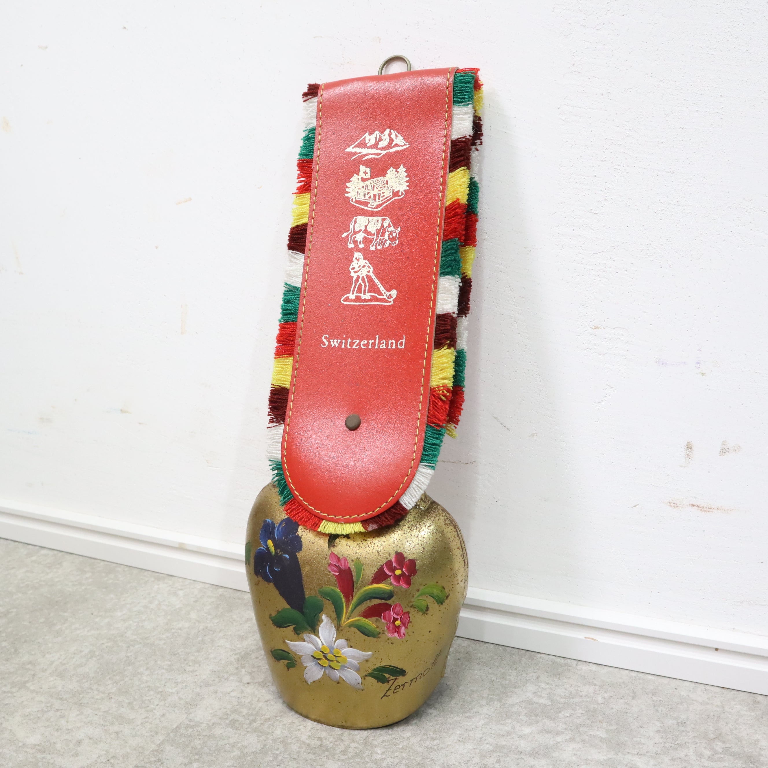 スイスのお土産として人気のカウベル – バナルオンラインショップ