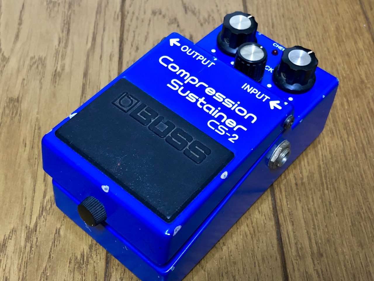 レビュー】布袋やるなら必須！BOSSのコンプレッサーの名機「BOSS CS-2