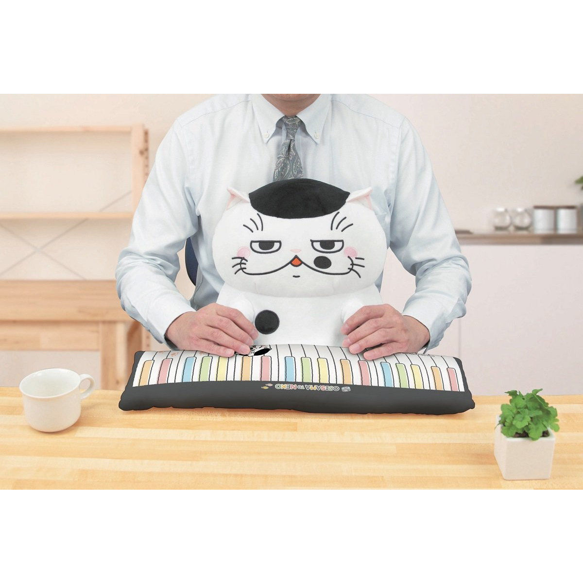 おじさまと猫PCクッション ふくまる | フィギュア | アニメグッズ