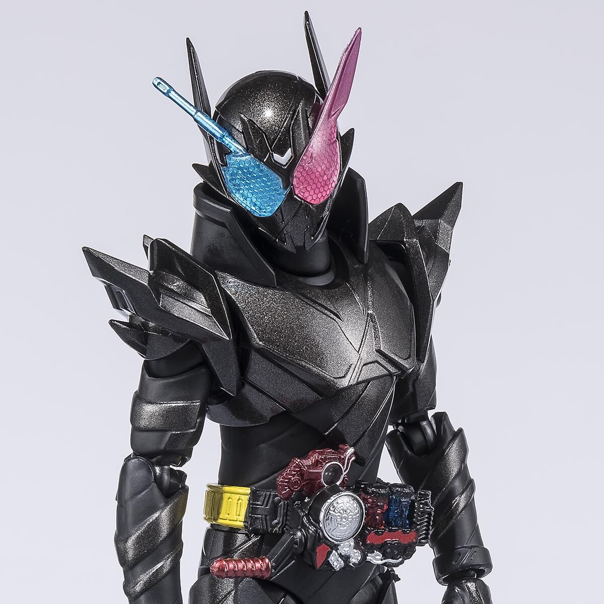 仮面ライダービルド」より「S.H.Figuarts ラビットタンクハザード