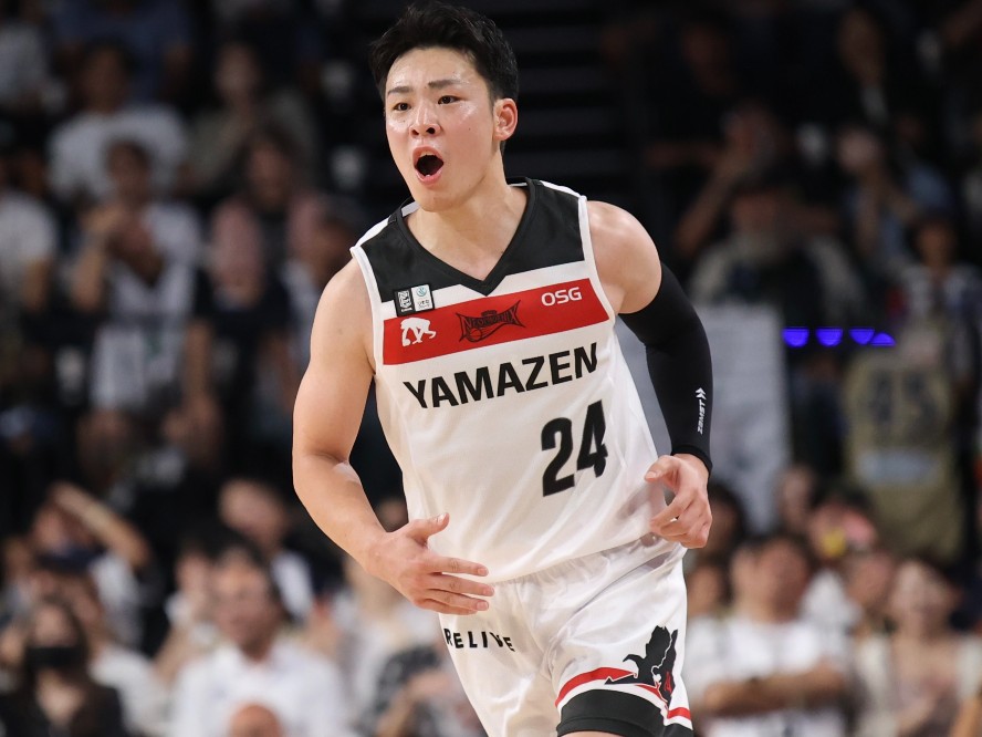 琉球との激闘を制した三遠ネオフェニックス、佐々木隆成が語るエースの