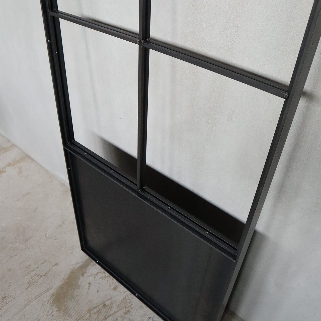 アイアン窓(001) | オーダーメイドのアイアン家具を中心に数多くの