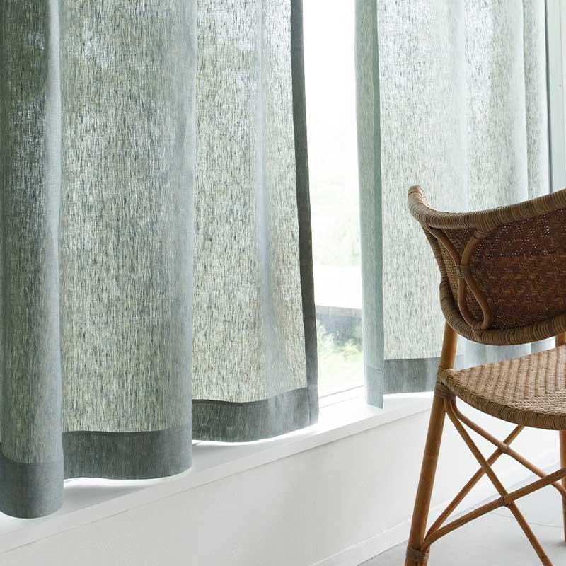 光沢のある既成サイズリネンカーテン [ライトブルー Chintz] リネン100