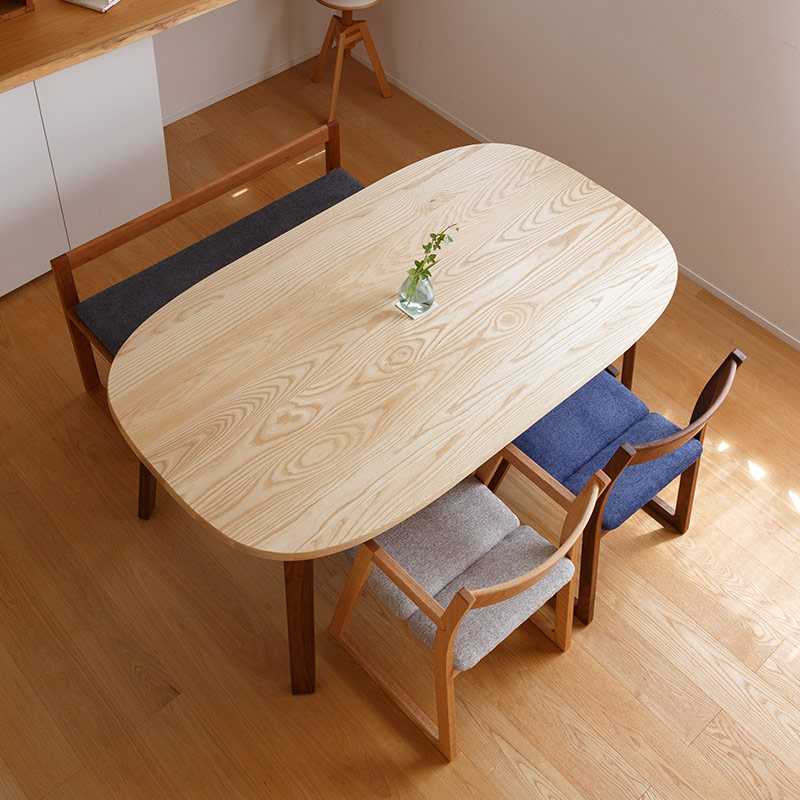 オイル仕上げの無垢材ダイニングテーブル | ボー・デコールの天然素材