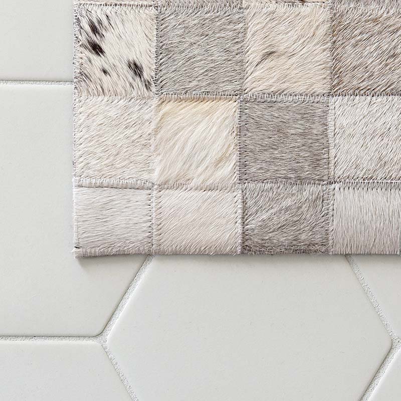 上質カウレザー] パッチワークのカウハイドラグ グレー / UC672 | ボー