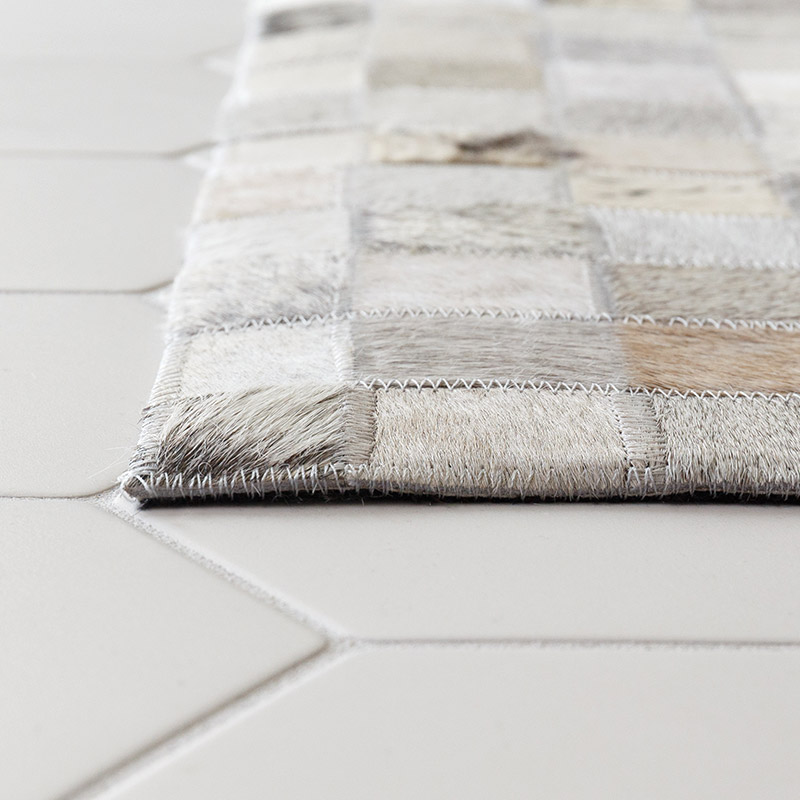 上質カウレザー] パッチワークのカウハイドラグ グレー / UC672 | ボー