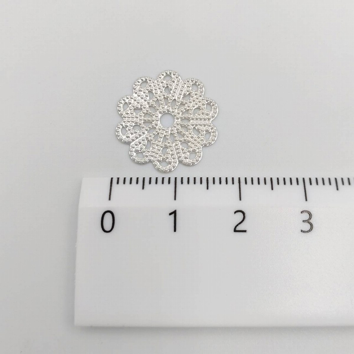 ビーズクラブ 透かしパーツ 台座 円模様 30個セット 銀 17mm レジン