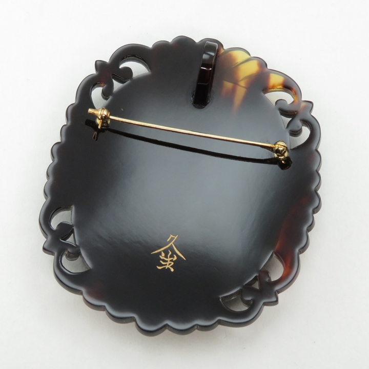 鼈甲 ブローチ 螺鈿蒔絵 孔雀 ペンダント兼用 K18金具 べっ甲 本鼈甲