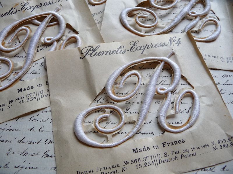 フランス製 イニシャル 刺繍シート No.4 '' R '' (在庫4→1) - une