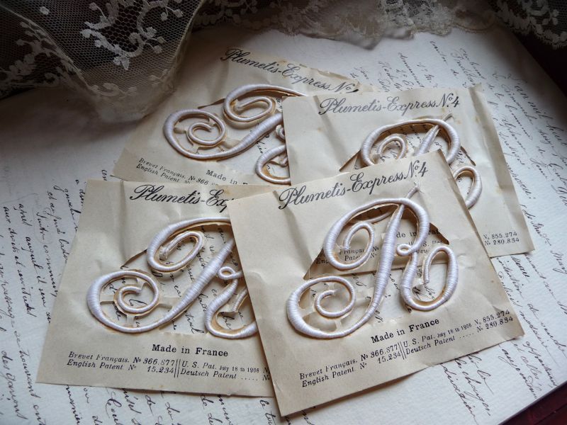 フランス製 イニシャル 刺繍シート No.4 '' R '' (在庫4→1) - une