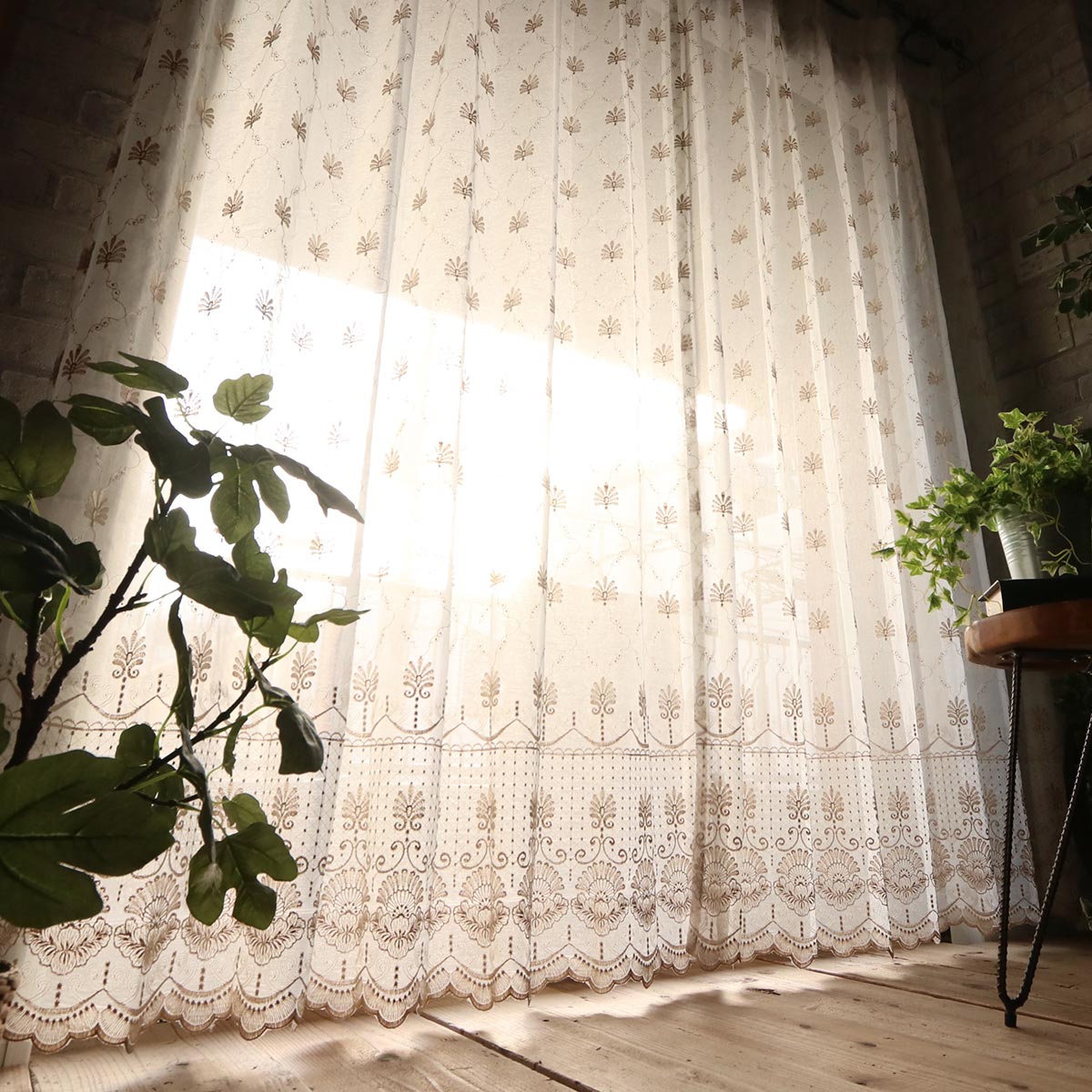 刺繍入りレースカーテンの魅力！繊細で優美なデザインと取り扱い上の